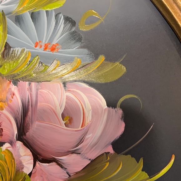 đ¤SOLD LOCALLYđ¤Set of Vintage Oval Floral Paintings in Gold Painted Frames - Picture 14 of 15